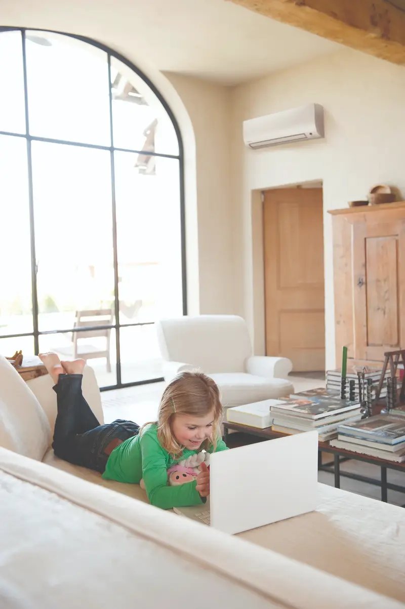 DAIKIN Comfora im Wohnzimmer