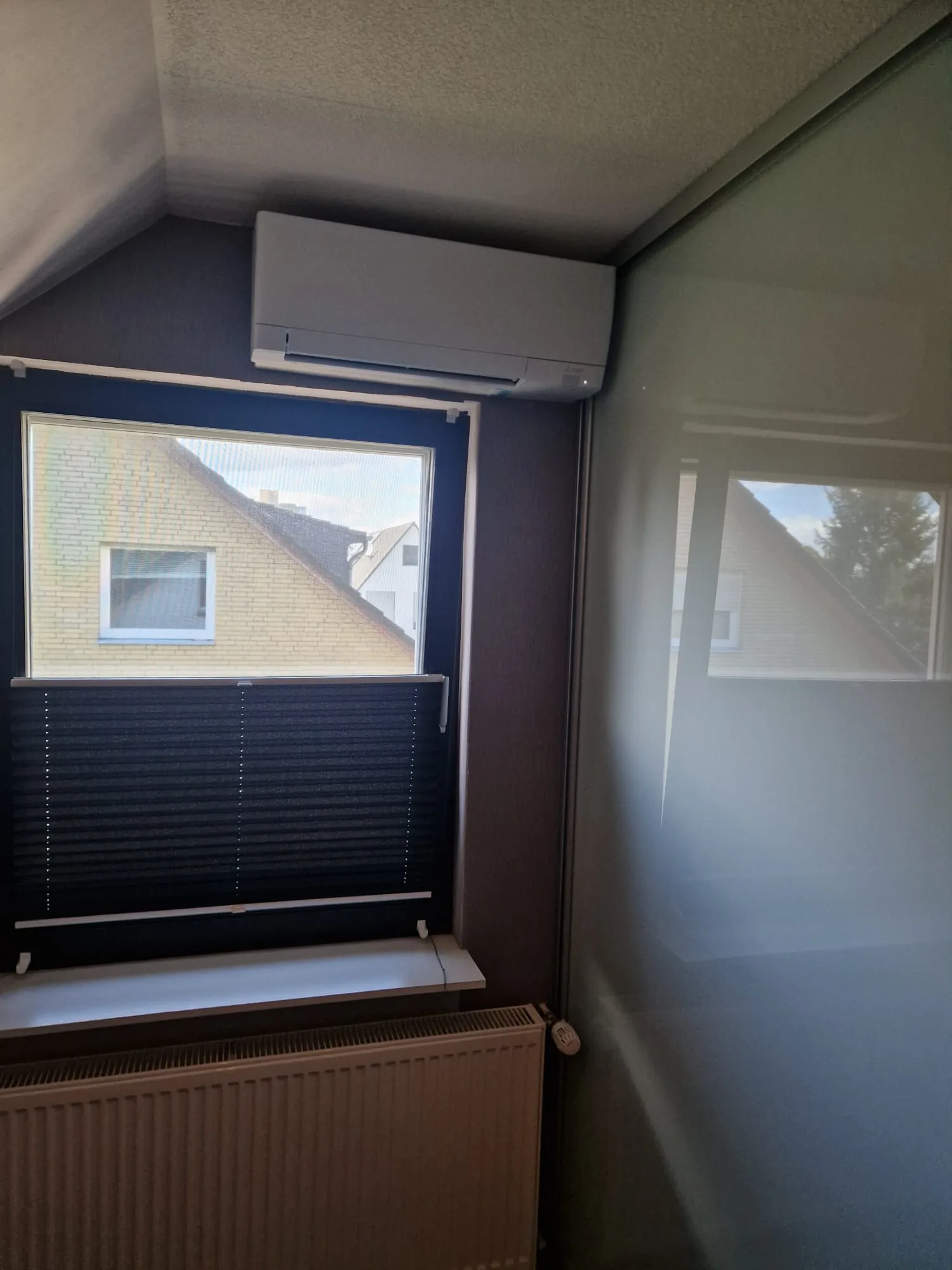 Fertige Split-Klimaanlage Innengerät an der Wand