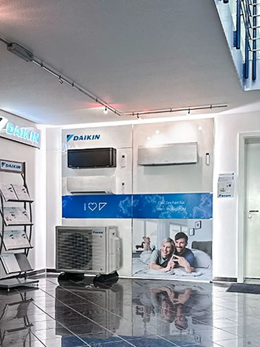 Daikin Showroom mit Innen- und Außengeräten